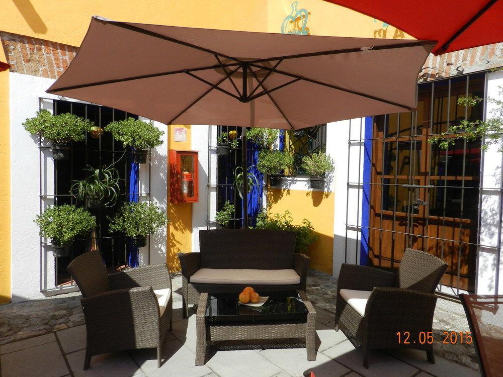 Collection O Al Otro Lado Del Rio, Puebla Otel Dış mekan fotoğraf A patio in Mexico City