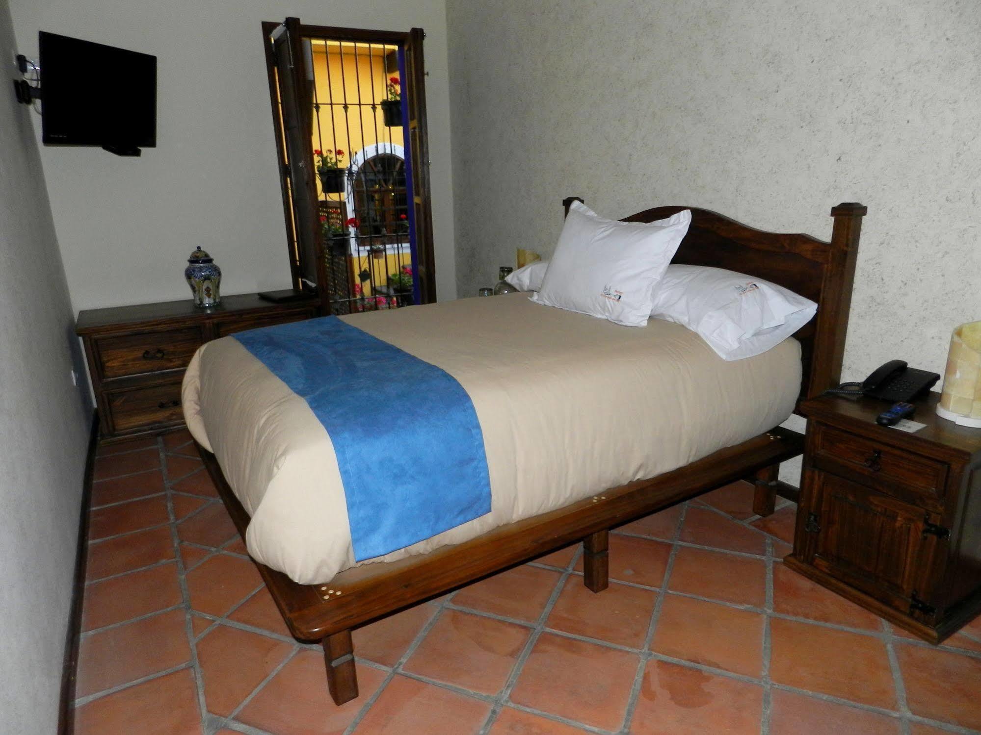 Collection O Al Otro Lado Del Rio, Puebla Otel Dış mekan fotoğraf A room at Hotel San Cristóbal