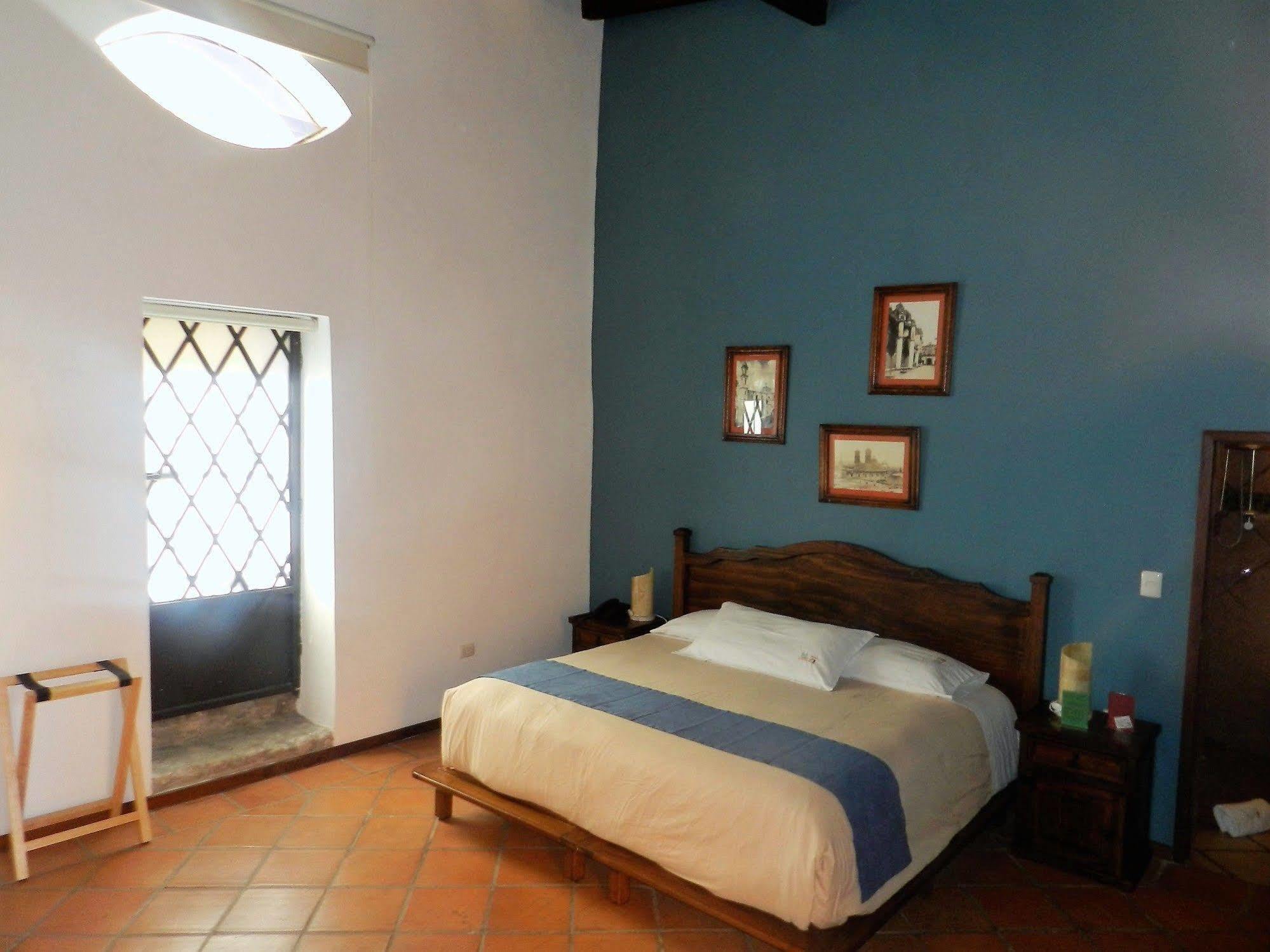 Collection O Al Otro Lado Del Rio, Puebla Otel Dış mekan fotoğraf A room at Hotel San Cristóbal